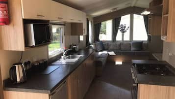 Mobile Home, 4 Bedrooms, Patio | Interior