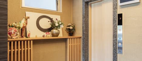 Apartamento conforto, sacada, vista para a cidade | Parte interna