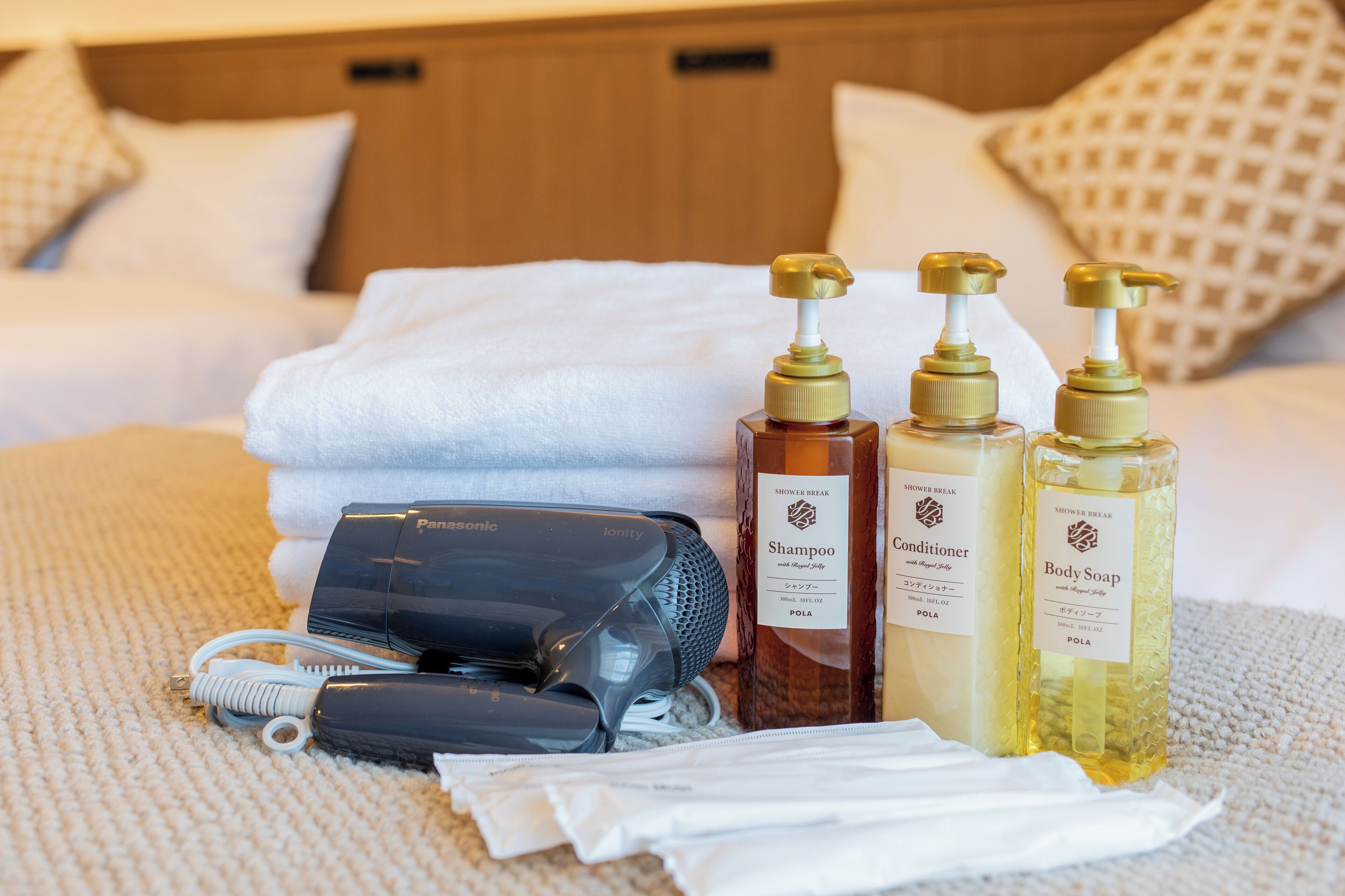 Appartement Confort, balcon, vue ville | Équipements de salle de bain | Sèche-cheveux, chaussons, serviettes fournies, shampoing