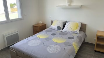 1 slaapkamer, een strijkplank/strijkijzer, wifi, beddengoed