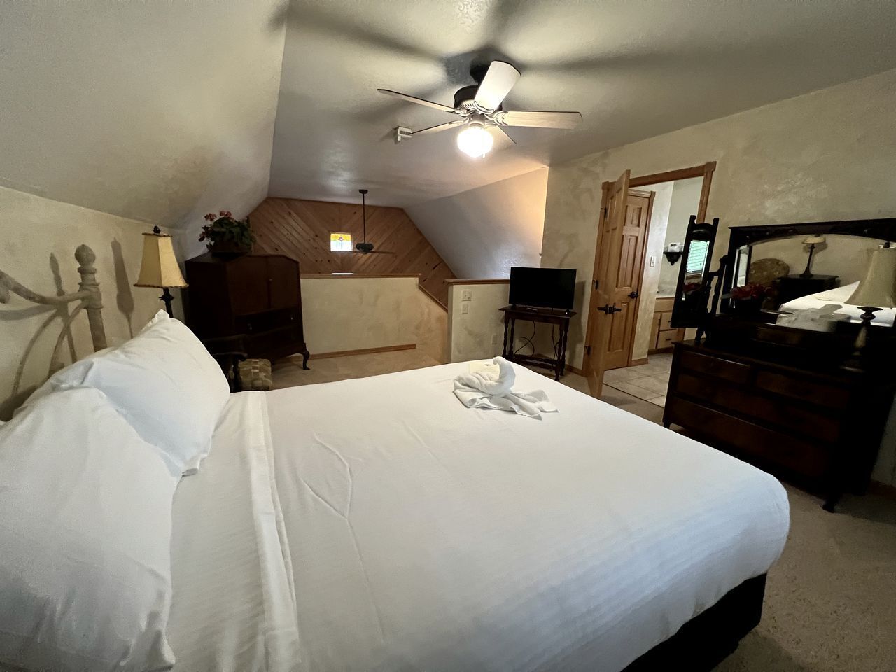 2 bedrooms, iron/ironing board, travel cot, WiFi