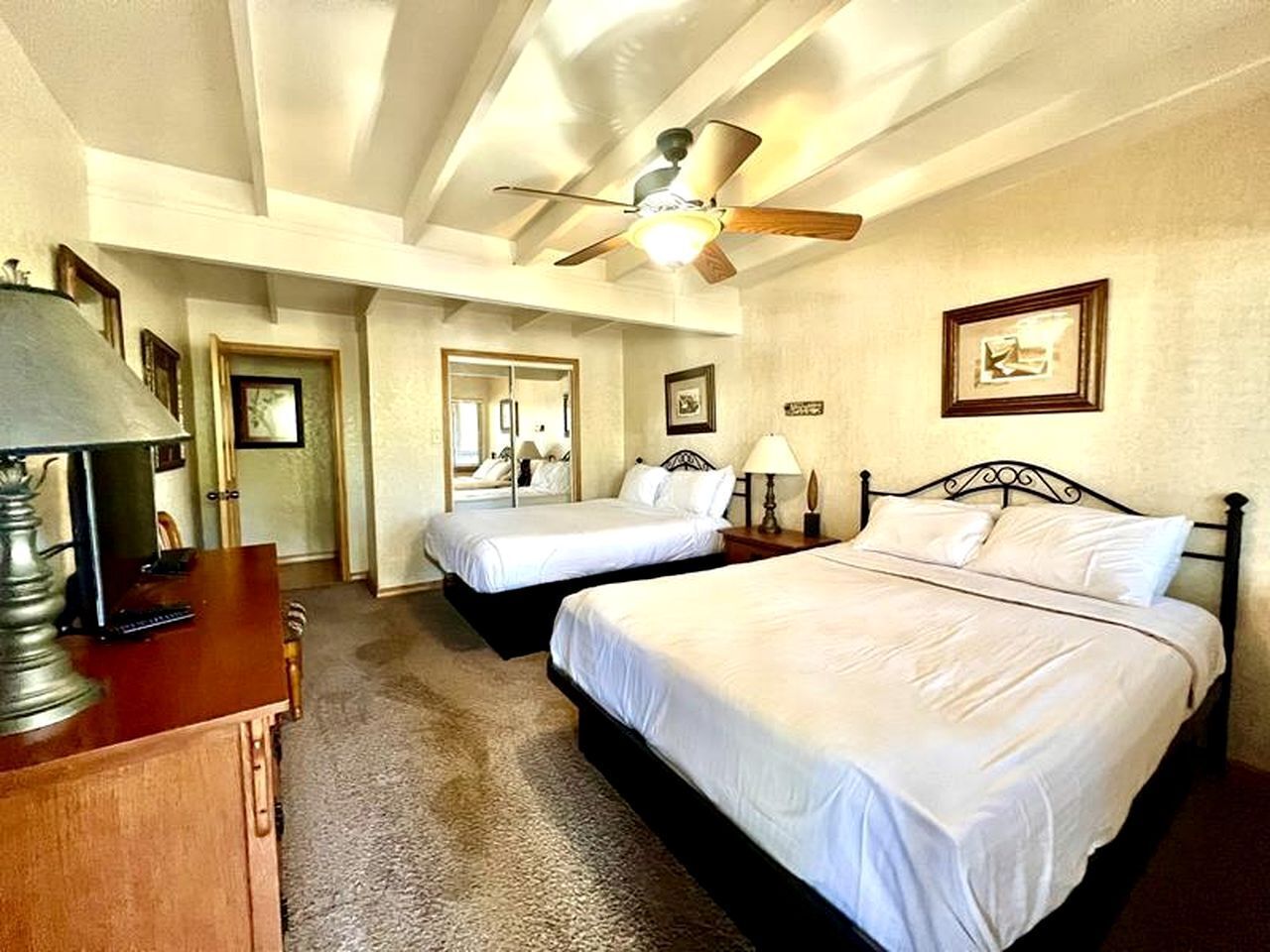 2 bedrooms, travel cot, WiFi, bed sheets