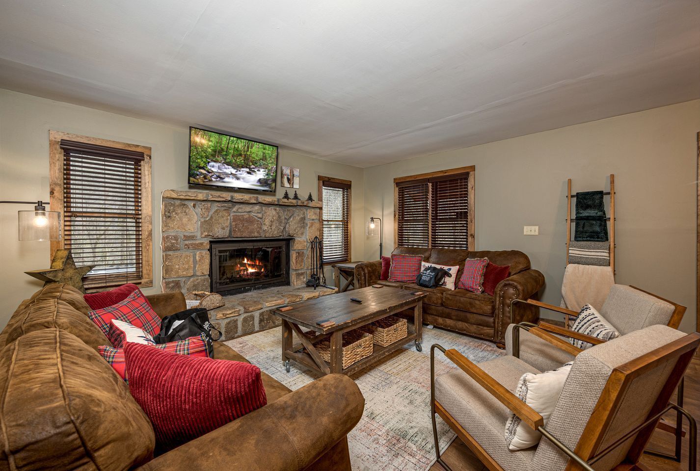 TV, fireplace