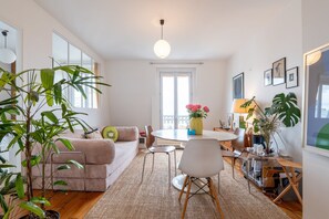 Dining - Charming Montmartre Stay Near Metro & Local Cafés (Paris)