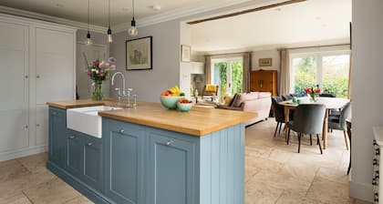 Beautiful Village Country House, in Historic Old Basing with secluded garden