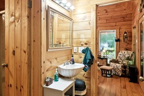 Handtücher, Seife, Shampoo, Toilettenpapier