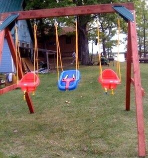 Children’s area - Incredible Cabin with Barbecue and Lake Access in Carp Lake, Michigan (Carp Lake)