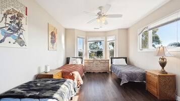 6 bedrooms, iron/ironing board, travel cot, bed sheets