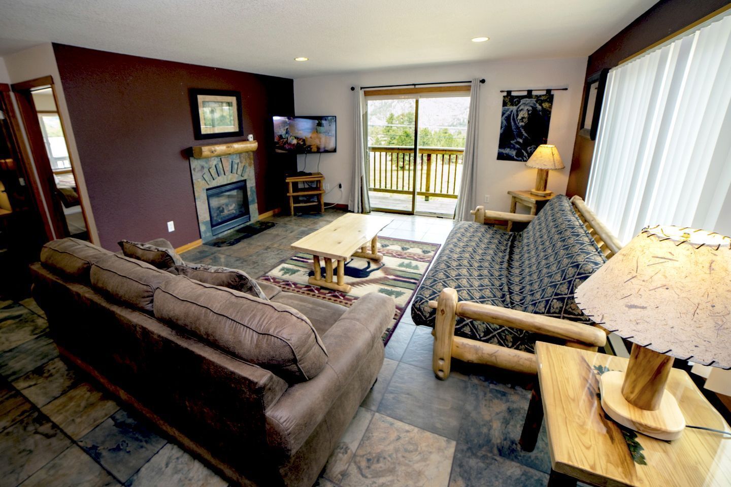TV, fireplace