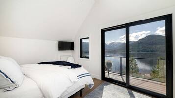 3 bedrooms, desk, WiFi, bed sheets