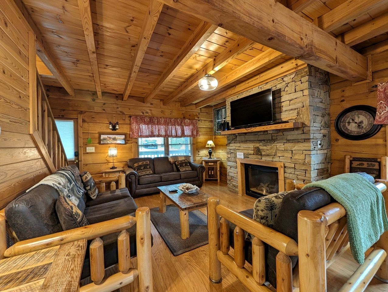 TV, fireplace