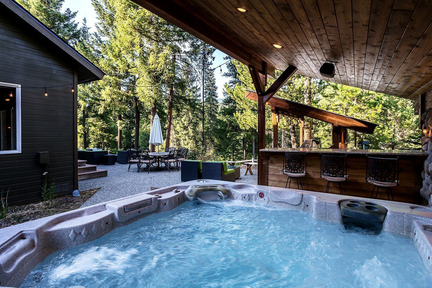 Outdoor spa tub