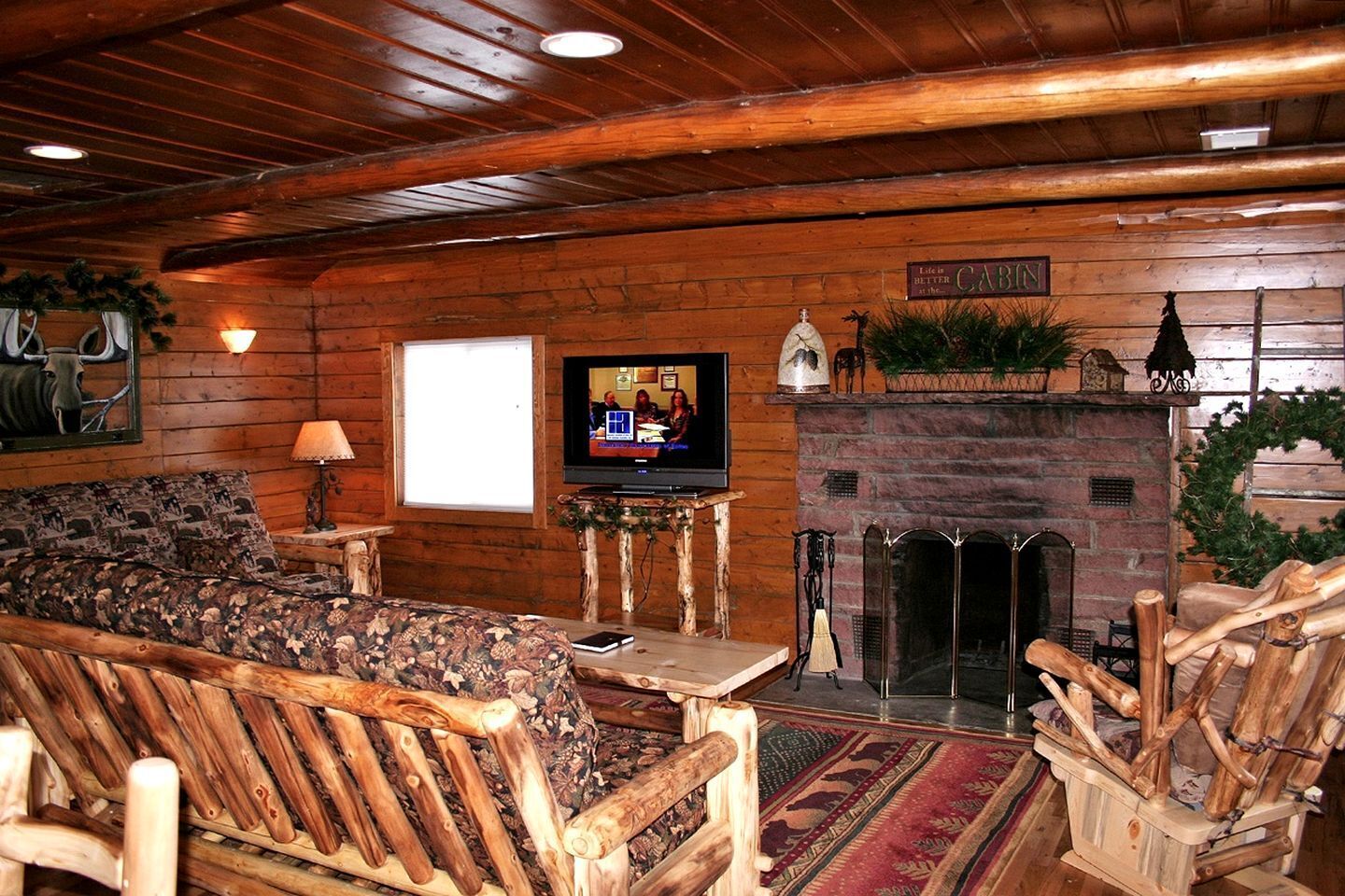 TV, fireplace