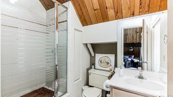 Jetted bath, towels, soap, shampoo