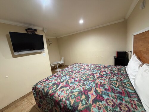 Colony Motel