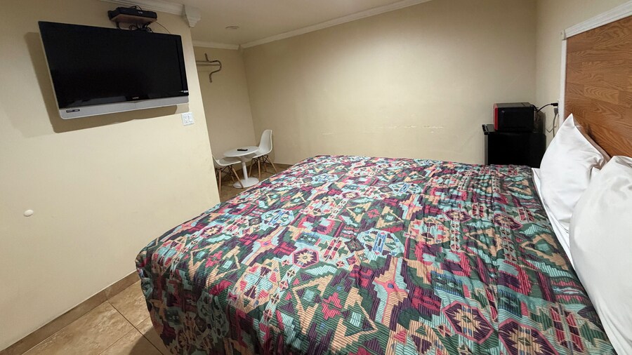 Colony Motel