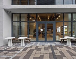 Exterior - Cozy 2-bedroom condo with 24/7 Amenities in Miami (Miami)