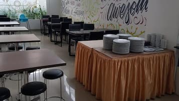 Sudah termasuk sarapan prasmanan setiap hari
