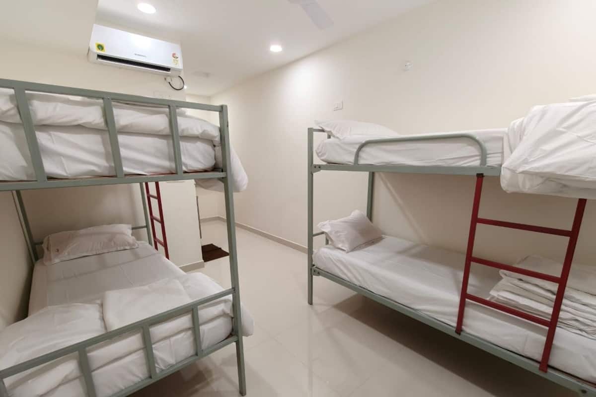 Standard Shared Dormitory | WiFi (free), bed sheets
