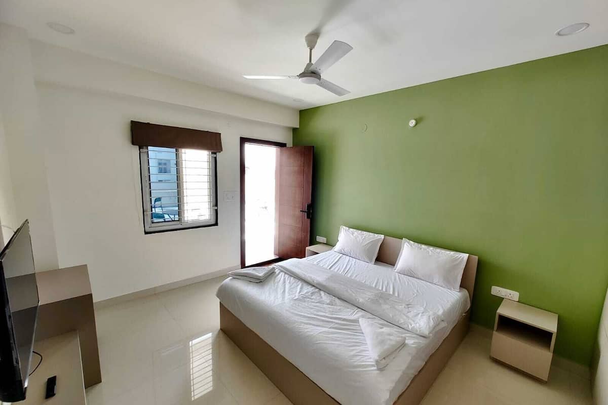 Signature Room | WiFi (free), bed sheets