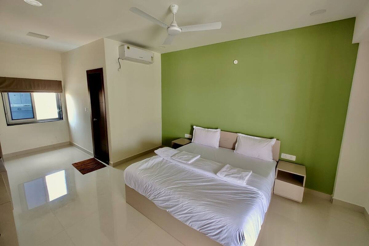 Royal Room | WiFi (free), bed sheets