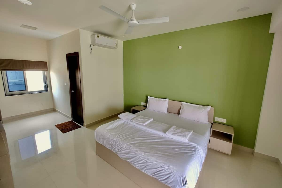 Royal Room | Free WiFi, bed sheets