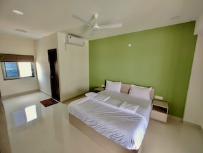 Royal Room | Free WiFi, bed sheets