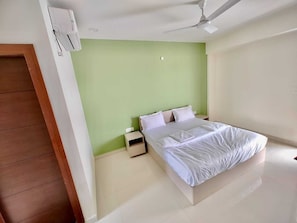 Royal Room | Free WiFi, bed sheets