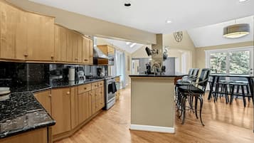 Fridge, microwave, oven, coffee/tea maker