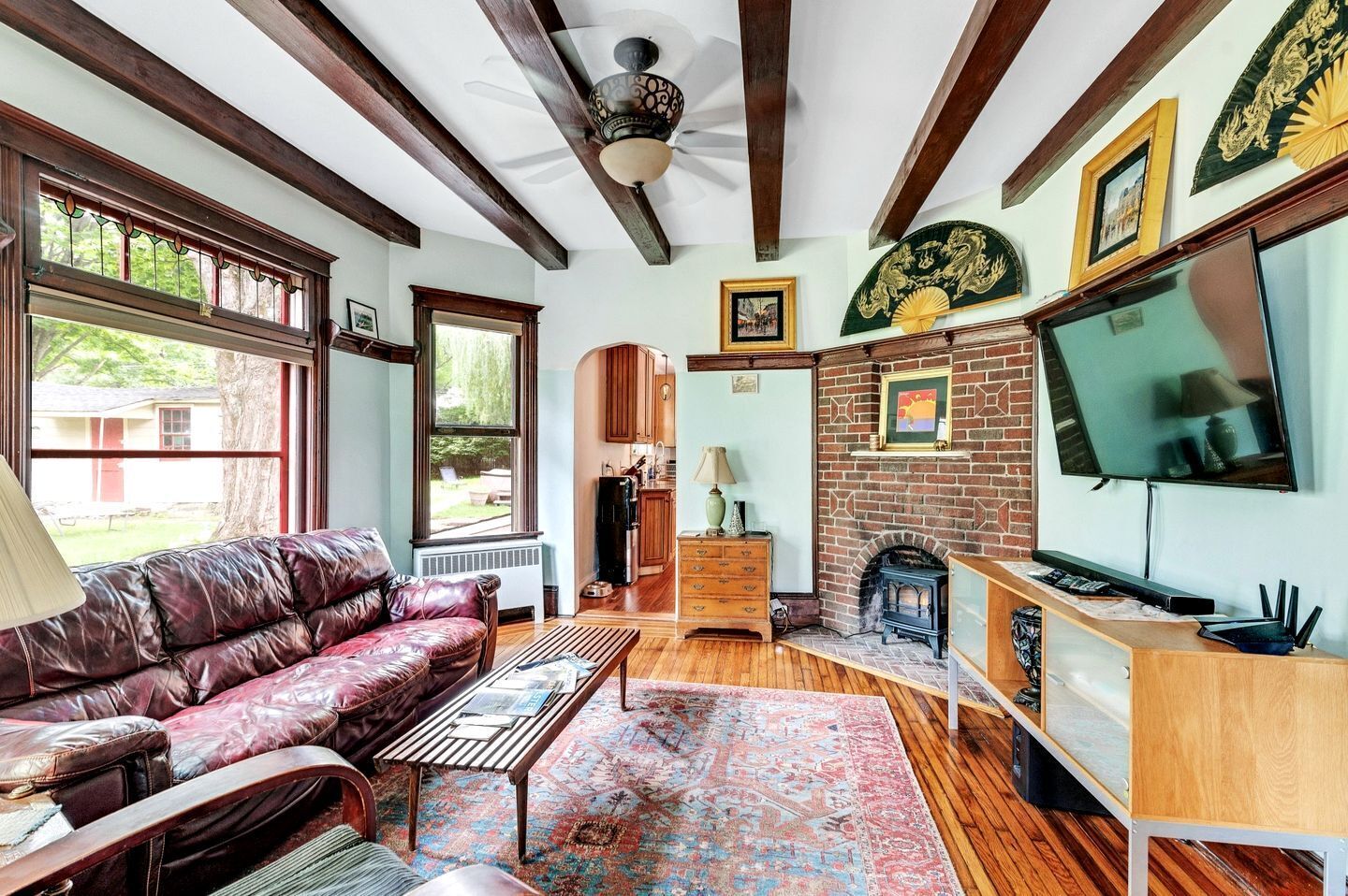 TV, fireplace