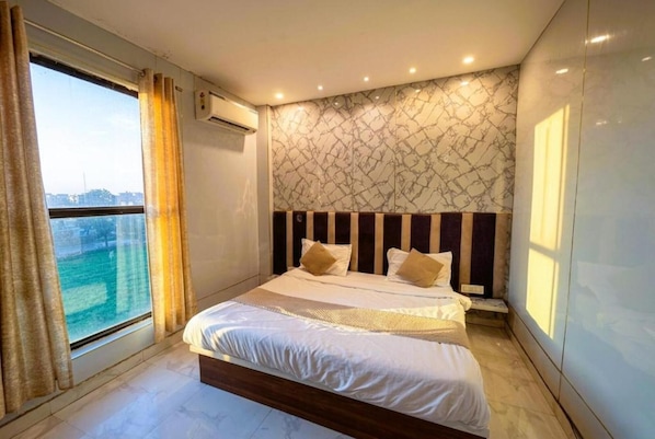 Desk, free WiFi - Hotel The Dreams Inn & Banque (Sahibzada Ajit Singh Nagar)