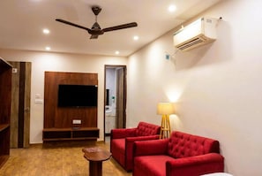 Desk, free WiFi - Hotel The Dreams Inn & Banque (Sahibzada Ajit Singh Nagar)