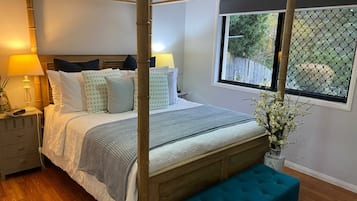 2 bedrooms, iron/ironing board, Internet, bed sheets