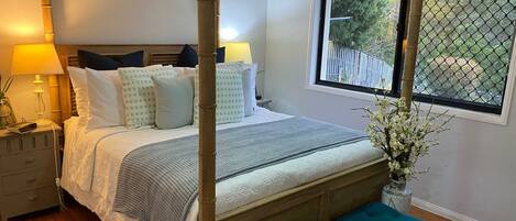 Iron/ironing board, Internet, bed sheets, wheelchair access