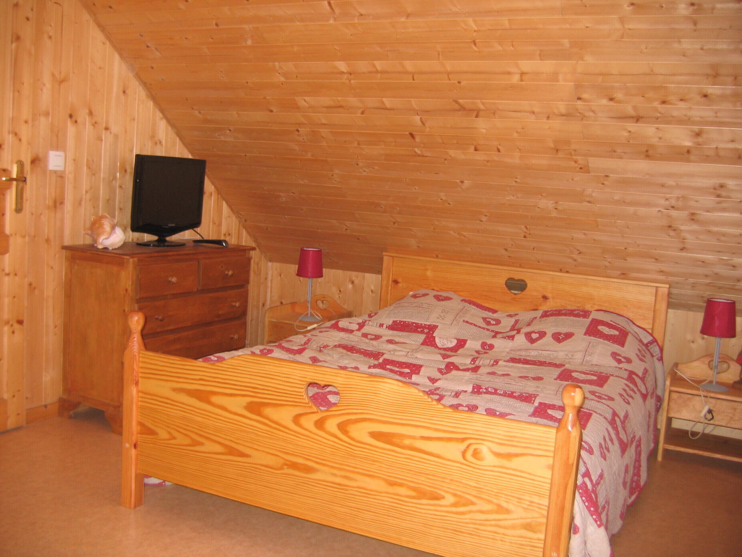 2 bedrooms, iron/ironing board, Internet, bed sheets