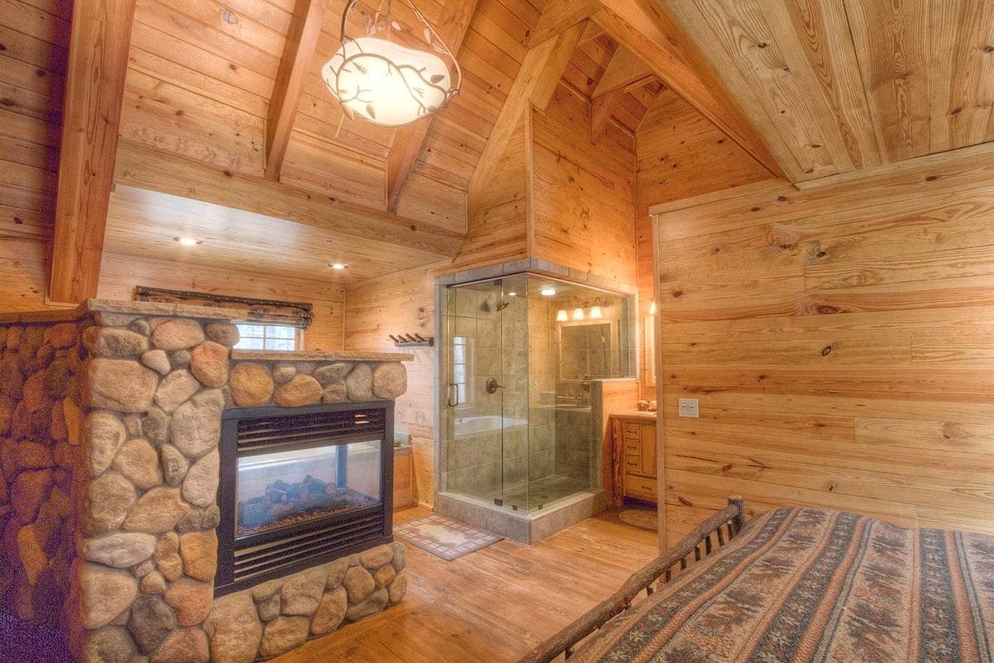 4 bedrooms, WiFi, bed sheets