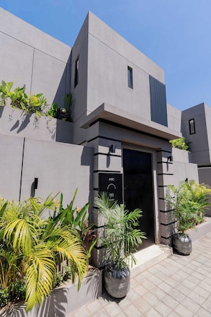 Exterior - The form (Pecatu)