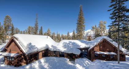 Wonderful Cabin with Fireplace and Hot-tub in Big Sky, Montana