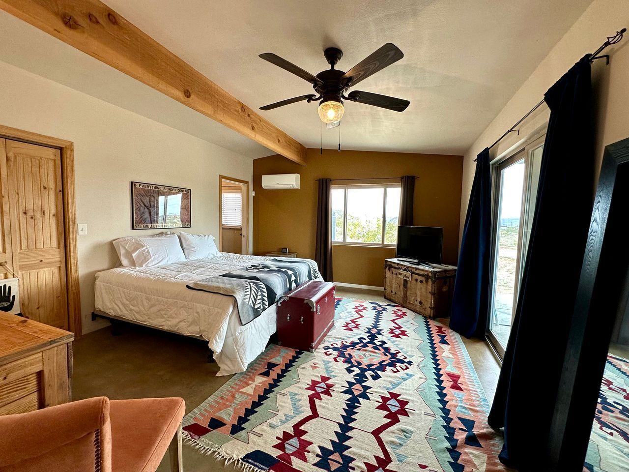 1 bedroom, bed sheets