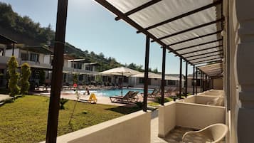 Suite Classique | Piscine | Piscine extérieure (ouverte en saison)