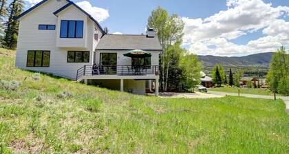 Bright Retreat with New Equipped Deck in Dillon, Colorado