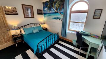 Desk, travel cot, WiFi, bed sheets