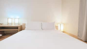 Kamar Quadruple Basic | Tirai kedap cahaya, kedap suara, setrika/meja setrika, dan Wi-Fi gratis