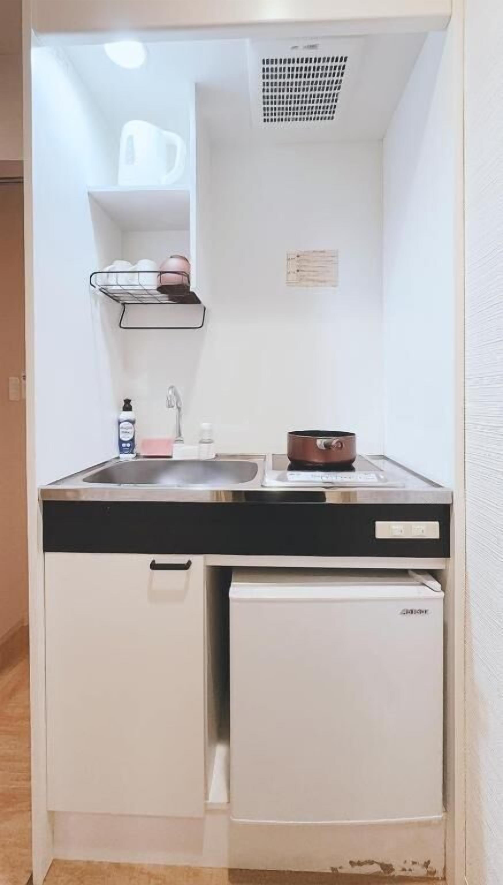 Basic Apartment | Private kitchen