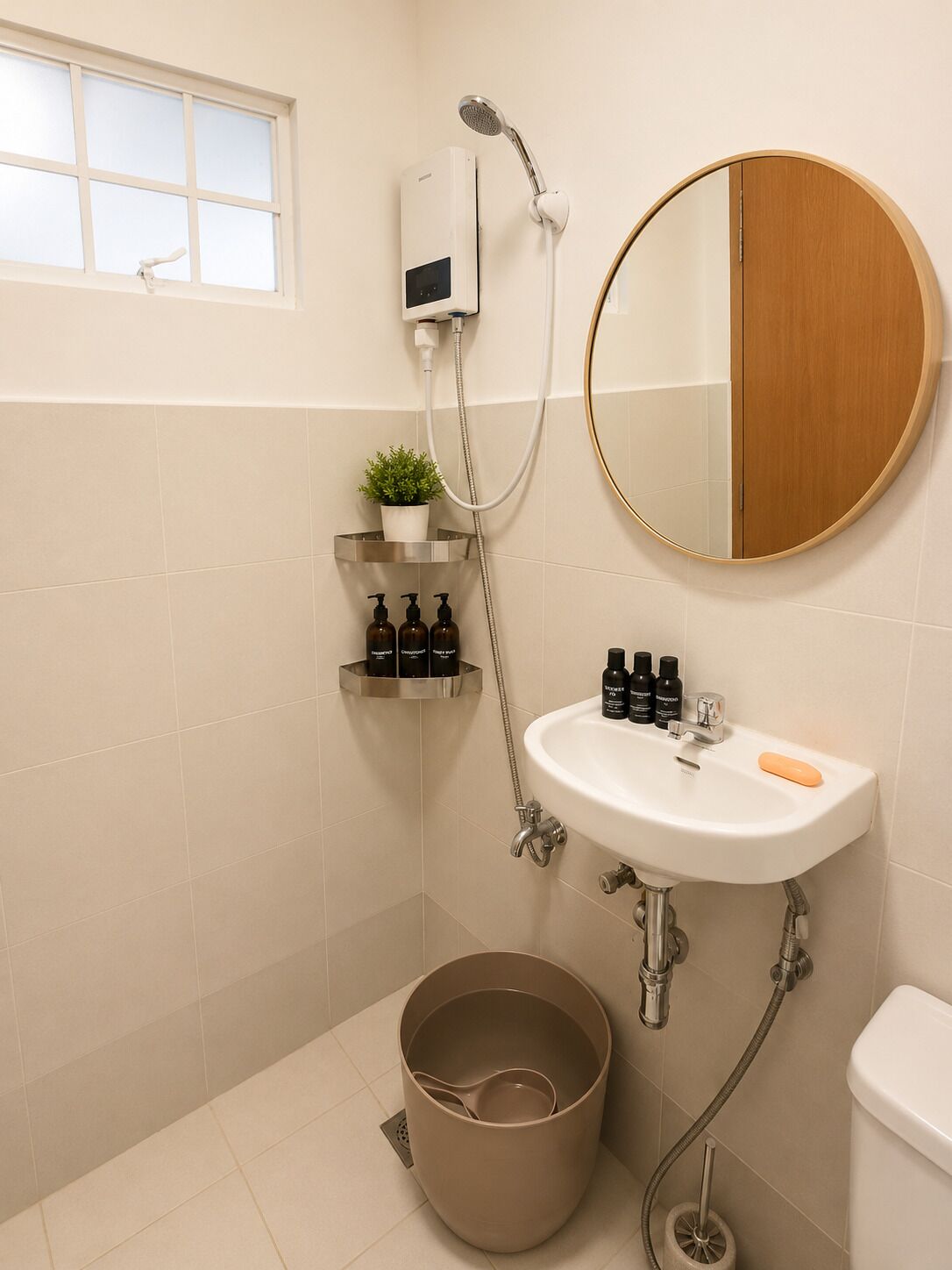 Regadera, bidet, toallas 