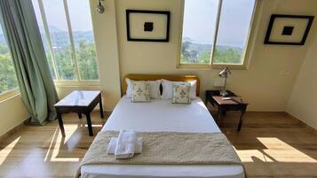 Deluxe Double Room, Balcony, Sea View | Iron/ironing board, free WiFi