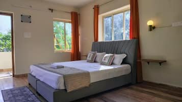 Comfort Studio, Balcony, Garden View | Iron/ironing board, free WiFi