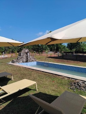 Outdoor pool, pool umbrellas, sun loungers - 360 Agonda (Canacona)
