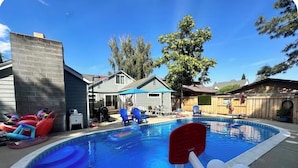 Outdoor pool - Luxury King Studio • Heated Floors • Soaking Tub • Seasonal Pool Access (Yreka)