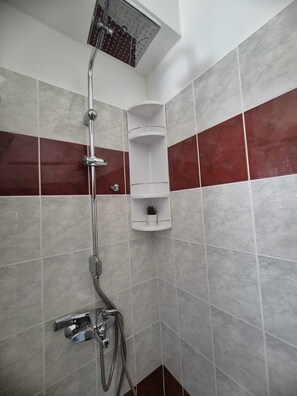 Hårtørrer, bidet, håndklæder, Sæbe